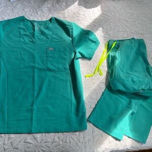 Men’s Figs Scrub set